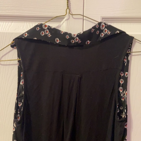 Loft V-Neck Sleeveless Blouse - Picture 4 of 5